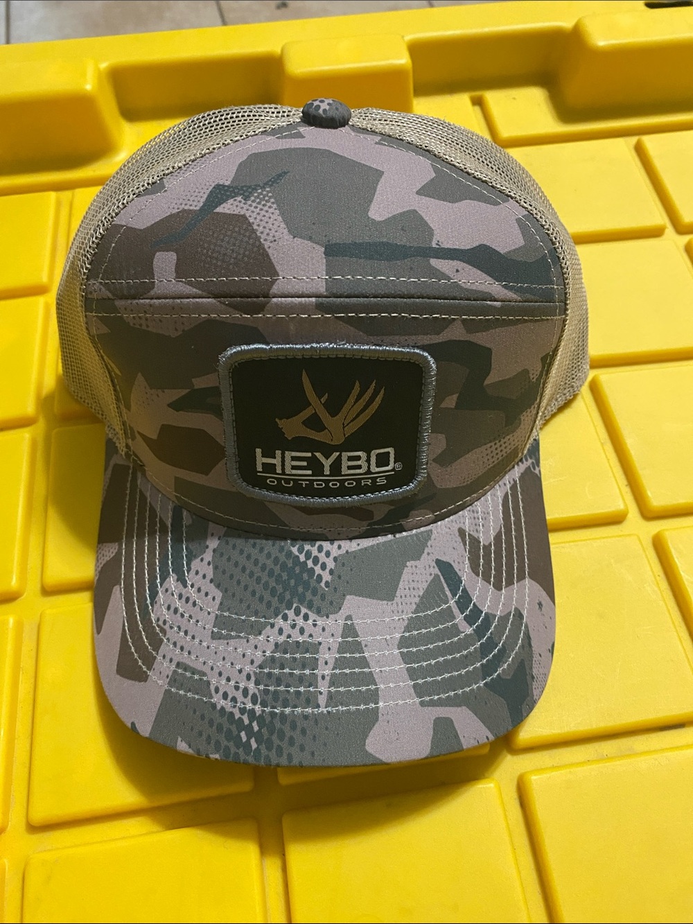 HEYBO Men's Camo Trucker Hat - Green/Gray